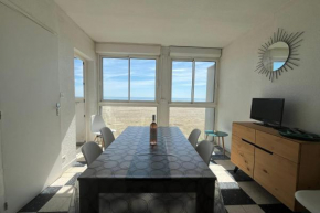 Spacious apartment on the seafront